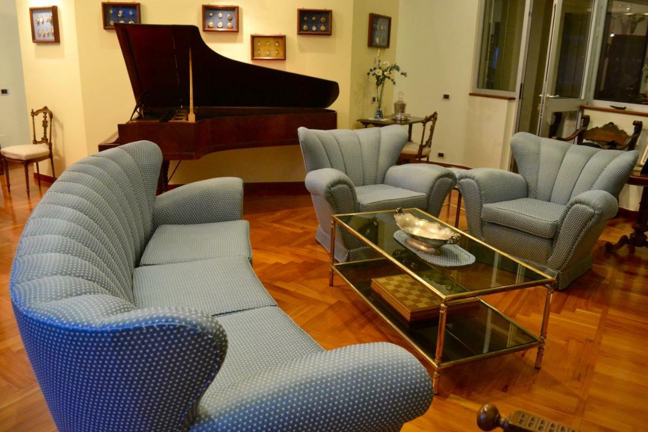 Dimora Tafuri Bed & Breakfast Salerno Exterior photo